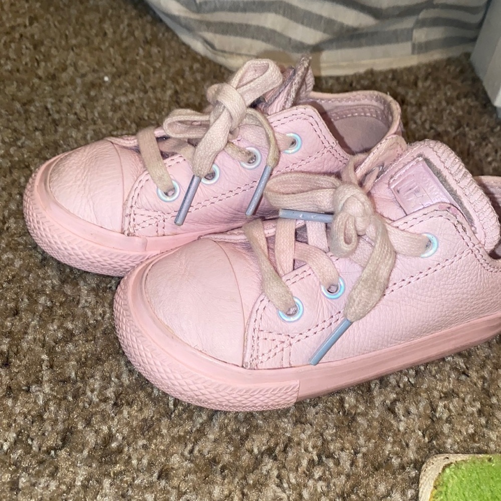 Toddler Pink Leather Convers size 7